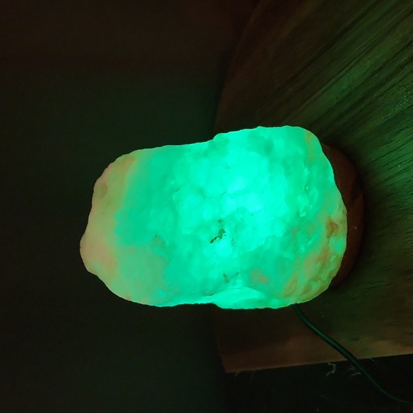 Salt Light Color changing! .Small USB plug It Rotates through multiple colors. - Picture 5 of 7